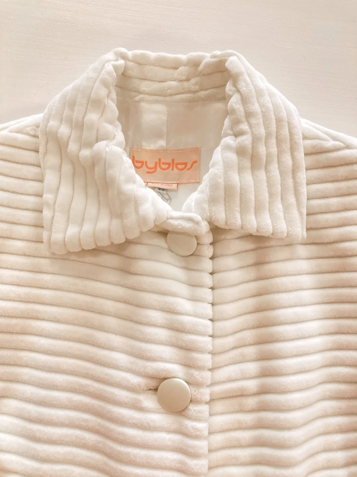 Byblos 1990s cream off-white cotton fluffy corduroy coat - size 40